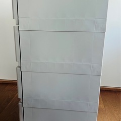 中が透けない　壁付き　チェスト　ワイド4段　オールライトグレーの画像