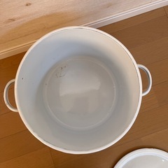 レトロなホーローのバケツの画像