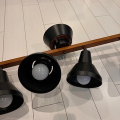 スポットライト シーリングライト 
4灯 ウッド調の画像