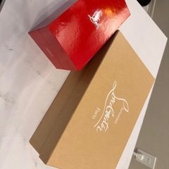 ルブタンの空き箱の画像