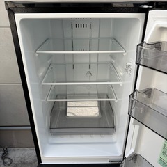 318⭐️2023年製美品★東芝　冷蔵庫　ブラック　黒　自動霜取り　一人暮らし の画像