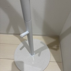 ホワイト スタンドハンガー ポールハンガー の画像