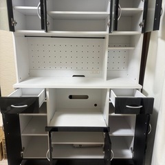 食器棚コンセント差し込み2口付きの画像