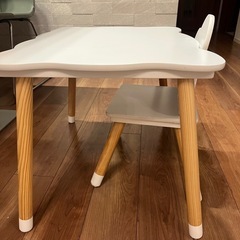 雲型テーブルチェアセットの画像