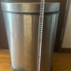 ステンレスゴミ箱の画像