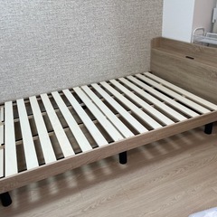 ベッドフレーム・セミダブルの画像