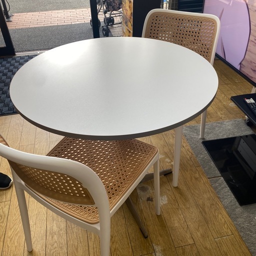?新生活?3点ダイニングセット 円形テーブル カフェテーブル 食卓テーブル 2人掛け ミッドセンチュリーレトロスタッキングラタンプラス