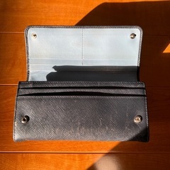 PRADA財布の画像