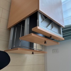 【取りに来られる方限定】　机と袖机の画像