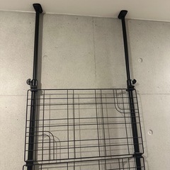 【無料】突っ張りラック ブラック 高さ180〜240cm／棚板60×35cm（2個あり）の画像