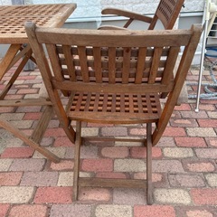 机と椅子の画像