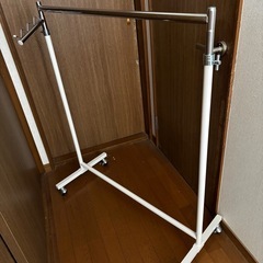 No.4☆新生活におすすめ☆美品☆白パイプハンガーの画像