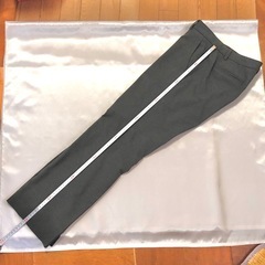 レディース　パンツスーツ　L  ウエスト67cm 　ミディアムグレー　ユニクロの画像