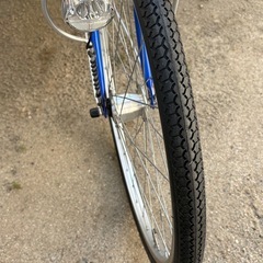 新品タイヤ！オートライト&変速付き軽快車[後席チャイルドシート対応]青(26㌅)配達可能。の画像