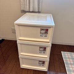 【ほぼ未使用】衣装ケース３個セットの画像