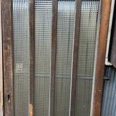 昭和レトロな玄関引き戸の画像