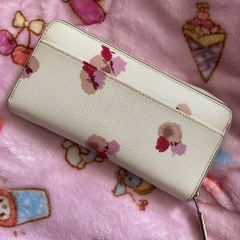 coach花柄長財布
の画像