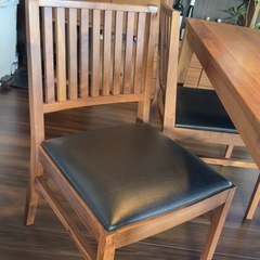 無垢材ウォールナットのダイニングセットの画像