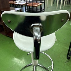カウンターチェア　回転式　2脚　二脚　
白　ホワイト　イス　椅子 　　の画像