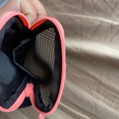 腕につけるポーチの画像