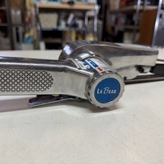 LA BEAR ベルトサンダー C-3520A エアーツール 動作確認済 ベルト幅2cm MAX 588kPa (6Kg/㎠) 16,000rpm 常圧 中古品 ①の画像