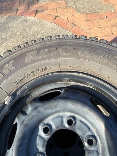 ハイエース キャラバン ブリヂストン ブリザック スタッドレスタイヤ 鉄ホイールセット 195／80r15 6穴 4本　