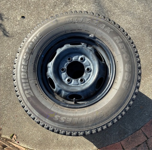 ハイエース キャラバン ブリヂストン ブリザック スタッドレスタイヤ 鉄ホイールセット 195／80r15 6穴 4本　