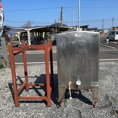 貯水タンク　貯水槽　受水槽　油槽　薬剤槽　脚付き　土台付き　排水バルブ付き　600Lステンレスの画像