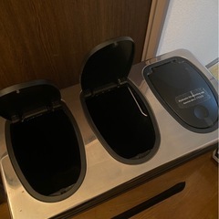 ステンレスダストボックス3分別の画像