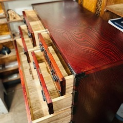 □岩谷堂箪笥 6段8杯 整理箪笥　タンス　衣類収納　欅材 漆塗 南部鉄器金具　検） 岩谷堂箪笥 チェスト 欅材 ケヤキ材 整理箪笥 漆塗 伝統工芸 和家具 収納 衣類 岩谷堂 南部鉄器 和箪笥 6段 8杯 時代　付属品：鍵一本の画像
