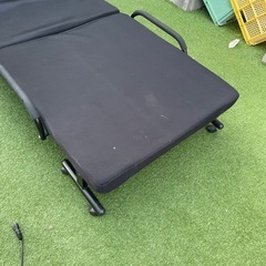 折り畳みベット　シングルベット　黒　　リクライニング付きの画像