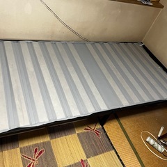 マットレスとベットの画像