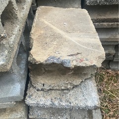 【0円！/大量おまとめ！/取りに来れる方のみ！】コンクリブロックの画像