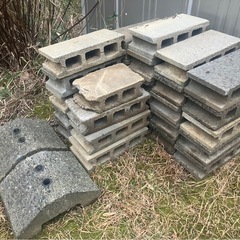 【0円！/大量おまとめ！/取りに来れる方のみ！】コンクリブロックの画像