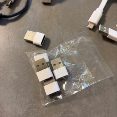 充電ケーブル多数の画像