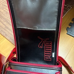 PUMA ランドセル　赤黒の画像