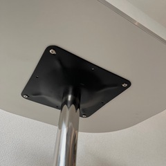 楕円カフェテーブルの画像