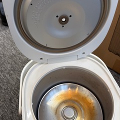 シー・シー・ピー 炊飯ジャー BK-R60-WH 3合　2019年製の画像
