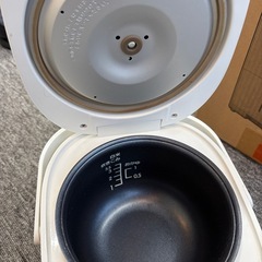 シー・シー・ピー 炊飯ジャー BK-R60-WH 3合　2019年製の画像