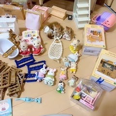 シルバニアファミリーお家3つと車、家具セットの画像