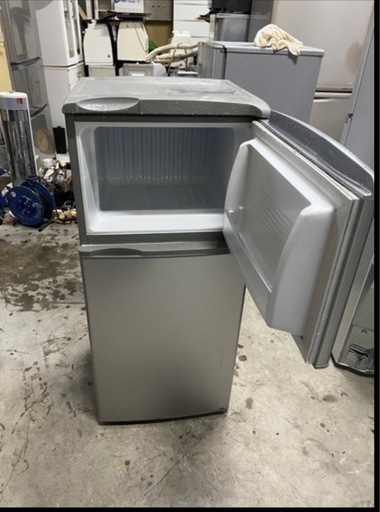 NO B859?福岡市内配送設置無料✨?アクア 109L 2ドア冷蔵庫（直冷式）アーバンシルバー【右開き】AQUA AQR-111E-