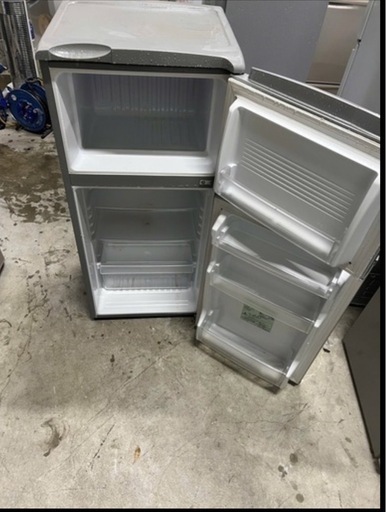 NO B859?福岡市内配送設置無料✨?アクア 109L 2ドア冷蔵庫（直冷式）アーバンシルバー【右開き】AQUA AQR-111E-