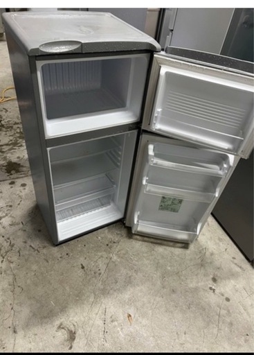 NO B859?福岡市内配送設置無料✨?アクア 109L 2ドア冷蔵庫（直冷式）アーバンシルバー【右開き】AQUA AQR-111E-