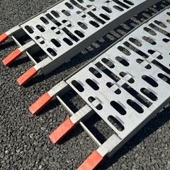 ラダーレール バイク 折り畳み スロープ トランポ 218cm 耐荷重340kg スタンド ベルト付き 軽量 軽トラ バギー 農機具 コンパクトの画像