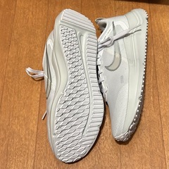 値下不可 NIKE ダウンシフター12 新品 23cm ナイキ スニーカー ホワイトの画像
