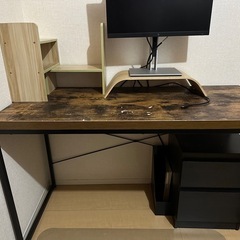 オフィスデスクの画像