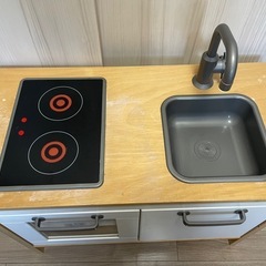 【お譲り先決定済】
ままごとキッチンの画像