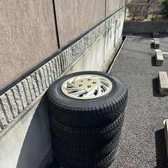 タイヤ🛞セット(4本)   ⭐️サイズ　175/80R15  スタッドレスタイヤ　⭐️綺麗の画像