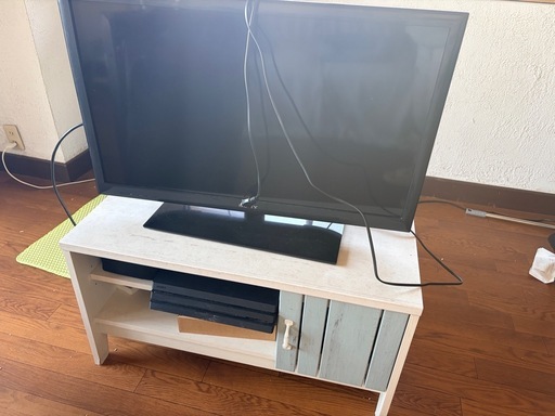 テレビとテレビキャビネット