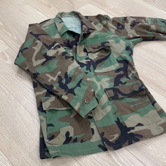 薄めのコートとジャケットの画像